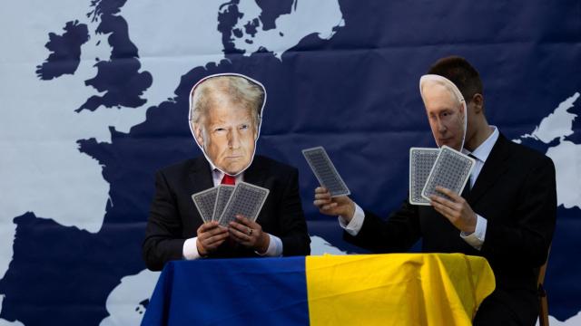 Una protesta en Praga con Trump y Putin como protagonistas.