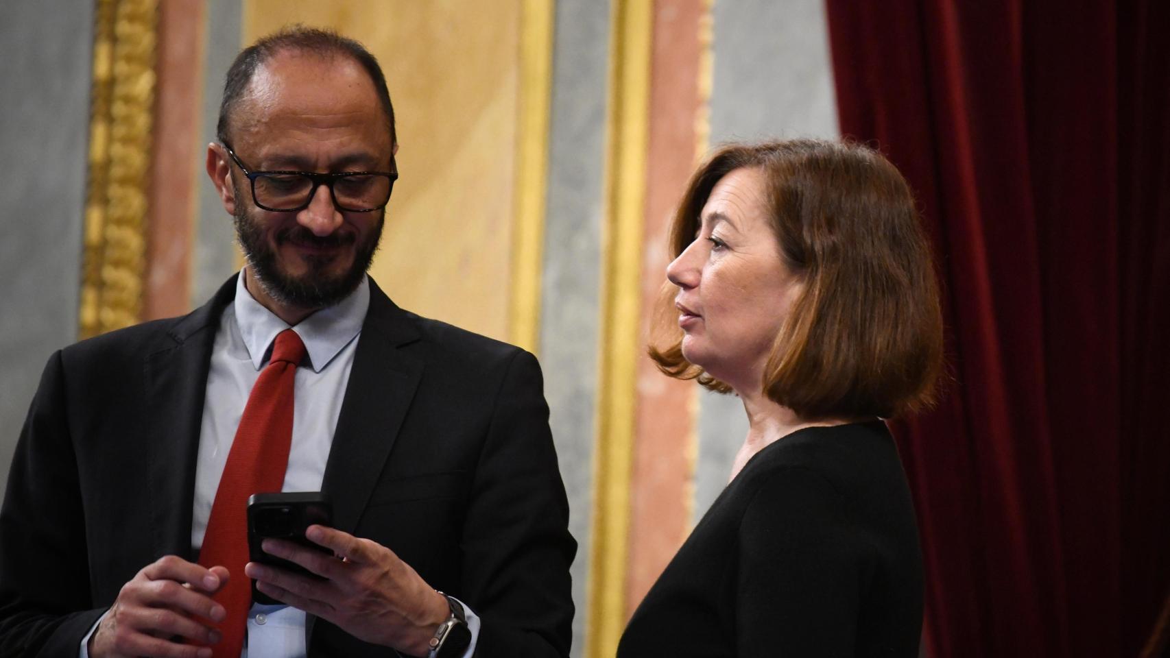 La presidenta, Francina Armengol, y el vicepresidente primero, Alfonso Rodríguez Gómez de Celis, durante el pleno de este martes en el Congreso de los Diputados.