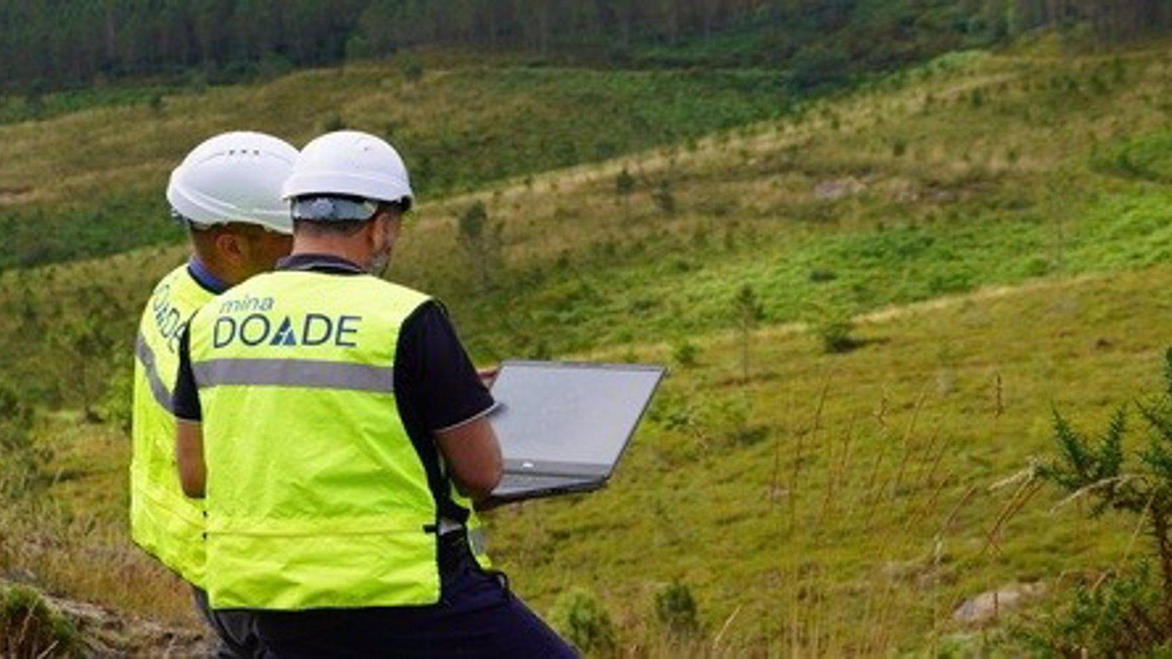 Vecinos de Doade (Ourense) entregan más de 3.000 alegaciones contra el proyecto de la mina