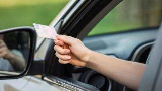 Este es el nuevo requisito para trabajadores inmigrantes en Texas: “Se pone en riesgo a todos los automovilistas”