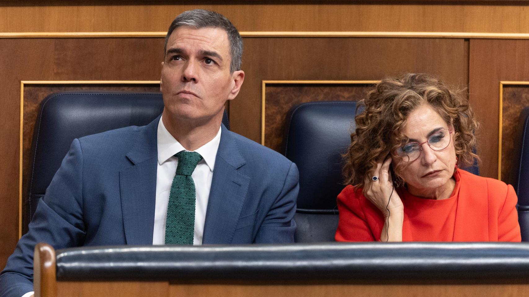 Pedro Sánchez y María Jesús Montero, en el Congreso.