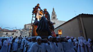'La Escalera' por las calles de Medina de Rioseco durante la Procesión de la Soledad