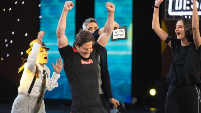 Gotzon Mantuliz, al ser proclamado ganador de la quinta edición de ‘El Desafío’.