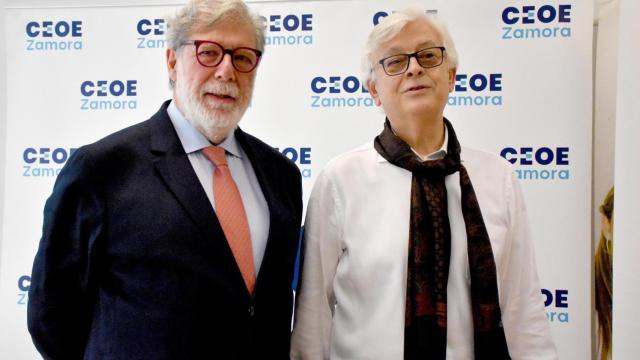 El presidente de la CEOE Castilla y León, Santiago Aparicio; junto al presidente de la CEOE Cepyme Zamora, José María Esbec