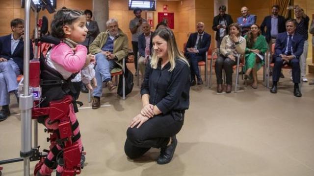 Aspace Salamanca presenta el exoesqueleto pediátrico Atlas 2030, desarrollado por Marsi Bionics y donado por la Fundación Nemesio Diez en su primer proyecto en Castilla y León
