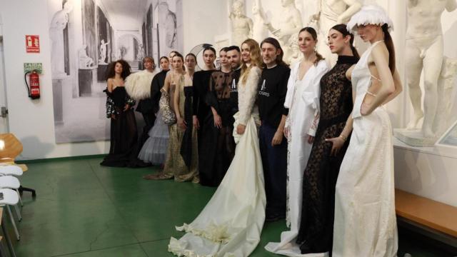 La marca gallega De los Aires lanza su nueva colección con un desfile de Alta Moda en A Coruña