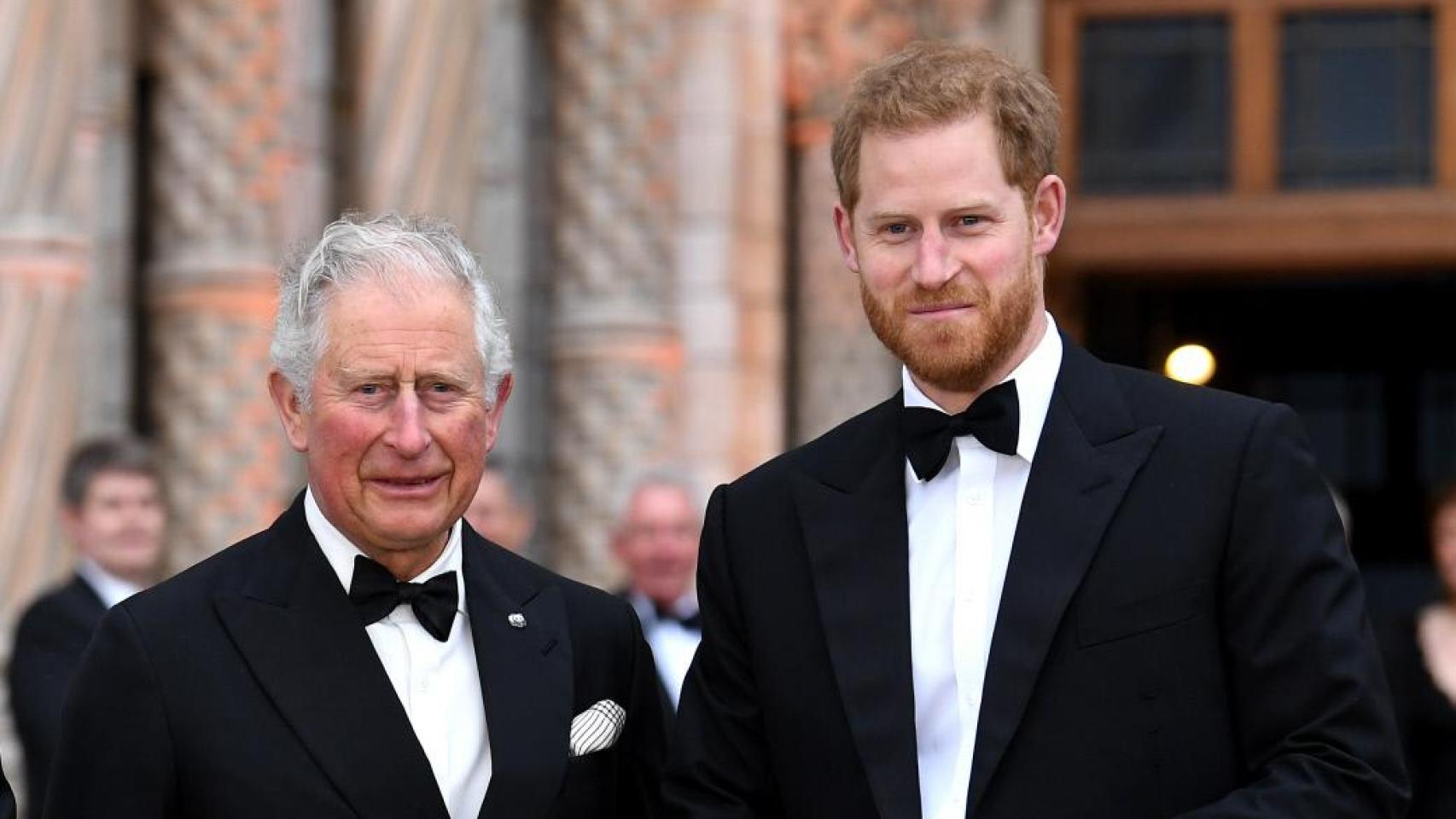 El rey Carlos III y su hijo, el príncipe Harry, en una imagen de 2019, en Londres.