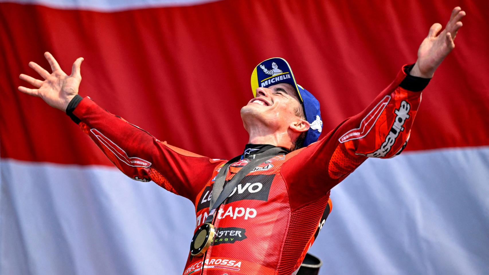 Marc Márquez celebra la victoria en la sprint del GP de Las Américas.