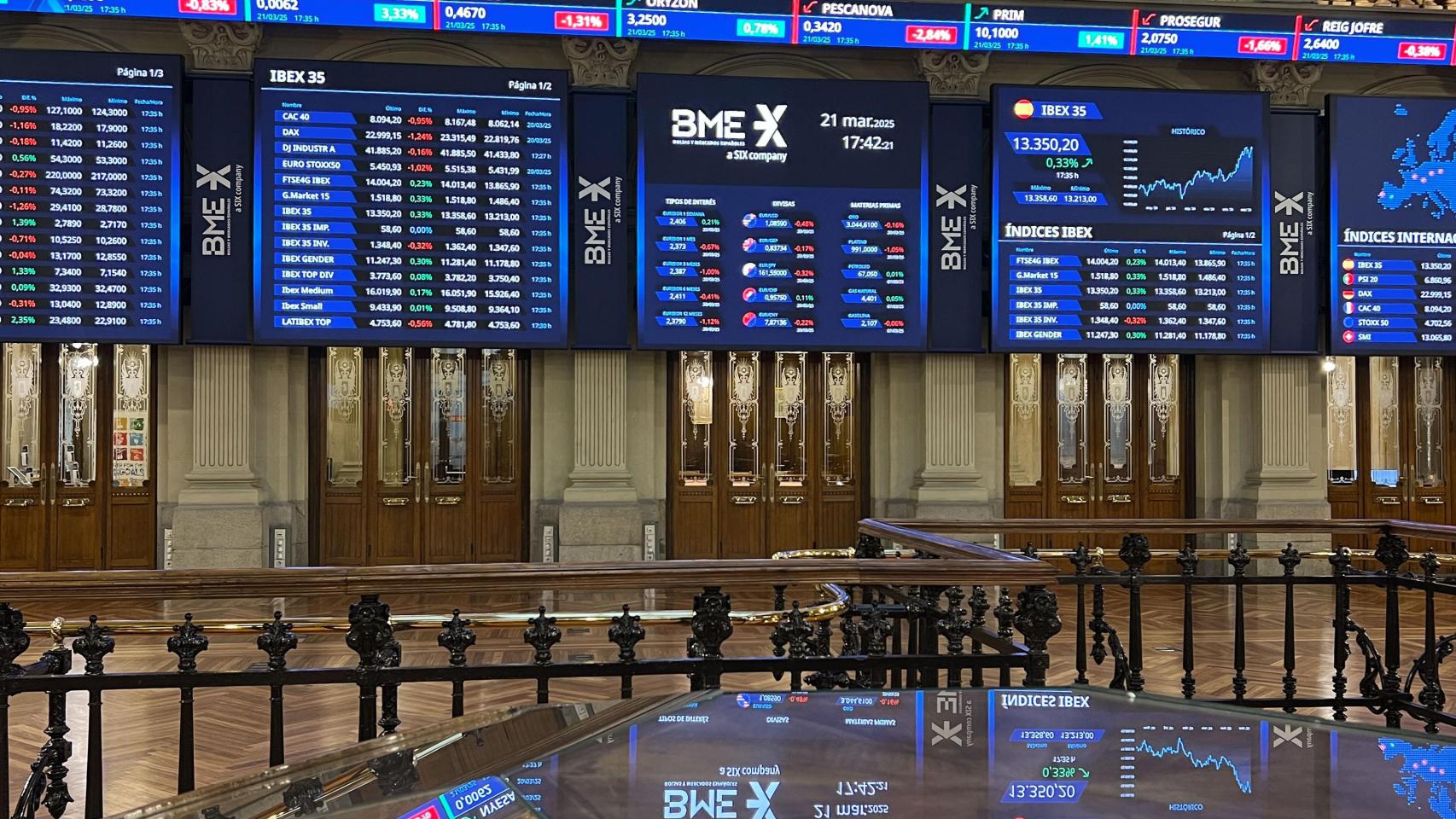 Panel principal del interior del Palacio de la Bolsa de Madrid.