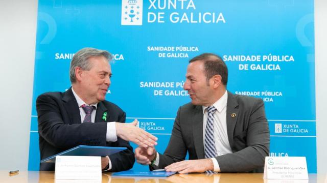 Antonio Gómez Caamaño y Germán Rodríguez Saa en la firma del acuerdo.