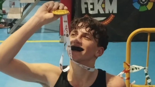 Juan Carlos Ruiz Mullor, se alzó con el oro en el Campeonato de España de Muay Thai juvenil celebrado este pasado fin de semana en Alovera (Guadalajara)
