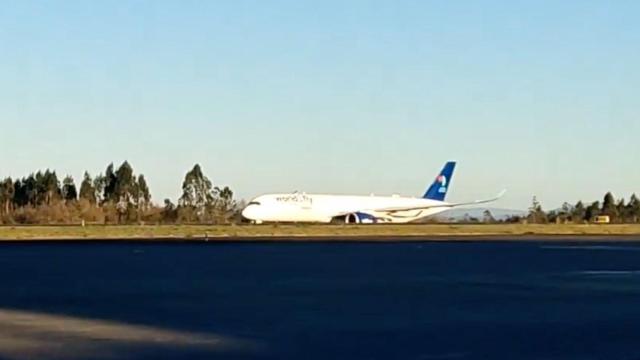 El avión que cubría la ruta entre Ámsterdam y el Caribe fue desviado a Lavacolla.