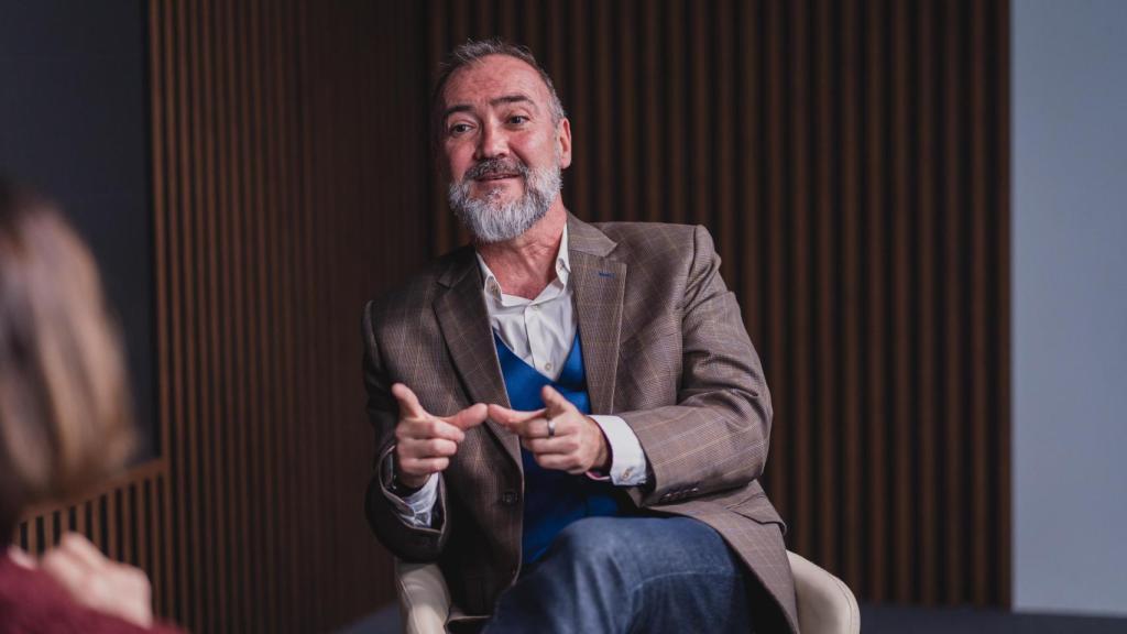 Fernández durante la conversación.