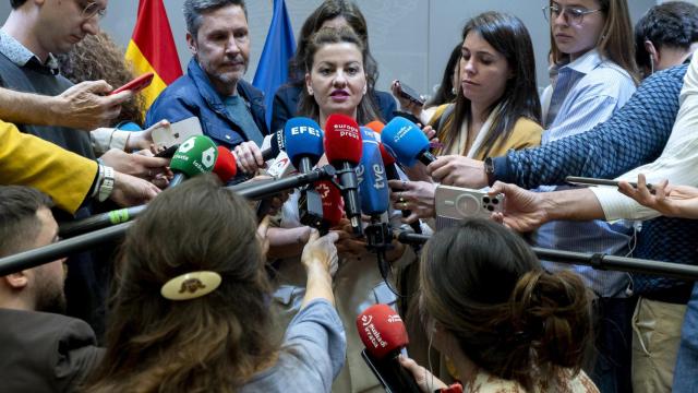 La ministra de Juventud, Sira Rego, atiende a los periodistas este martes en la sede de su departamento.