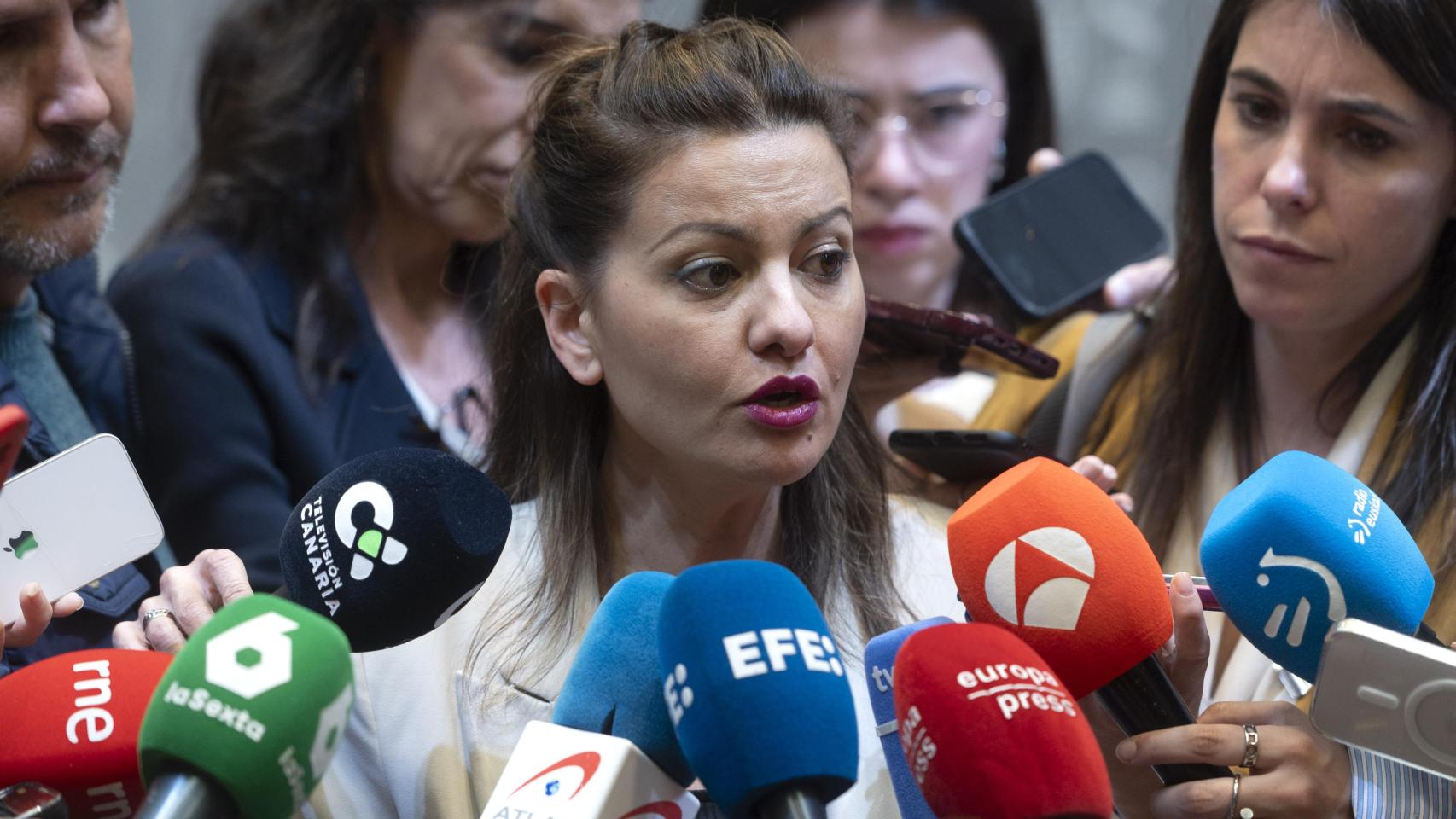 La ministra de Juventud e Infancia, Sira Rego, atiende a los medios este martes en la sede de su departamento.