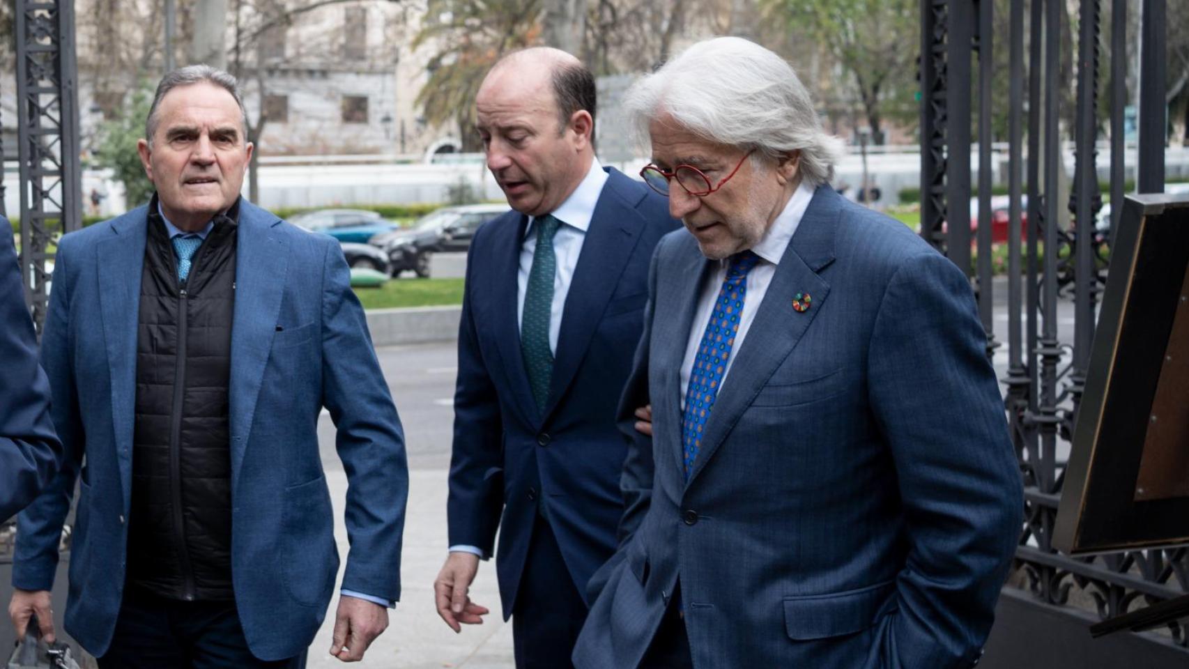 El general y vicepresidente de la Comunidad Valenciana, Gan Pampols, junto al líder de los empresarios catalanes, Josep Sánchez Llibre.