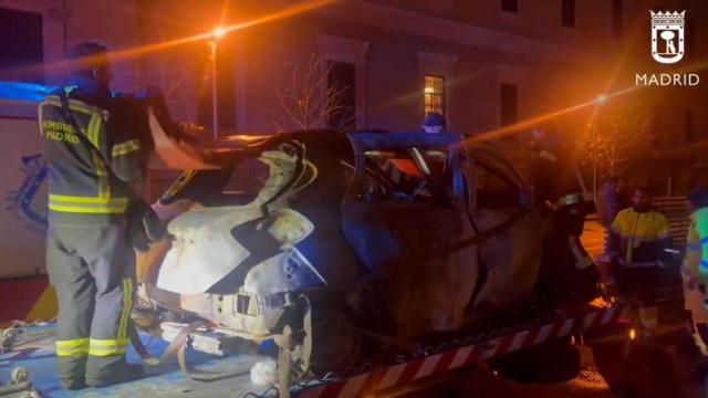 Vehículo eléctrico incendiado en un parking público de Colón, el pasado 30 de diciembre.