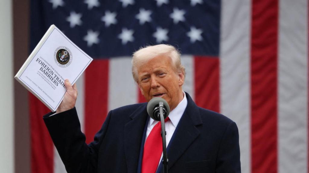 El presidente de Estados Unidos, Donald Trump, pronuncia un discurso sobre los aranceles en el Jardín de las Rosas de la Casa Blanca en Washington.