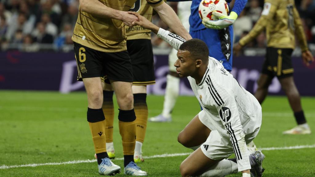 Mbappé, en el suelo.