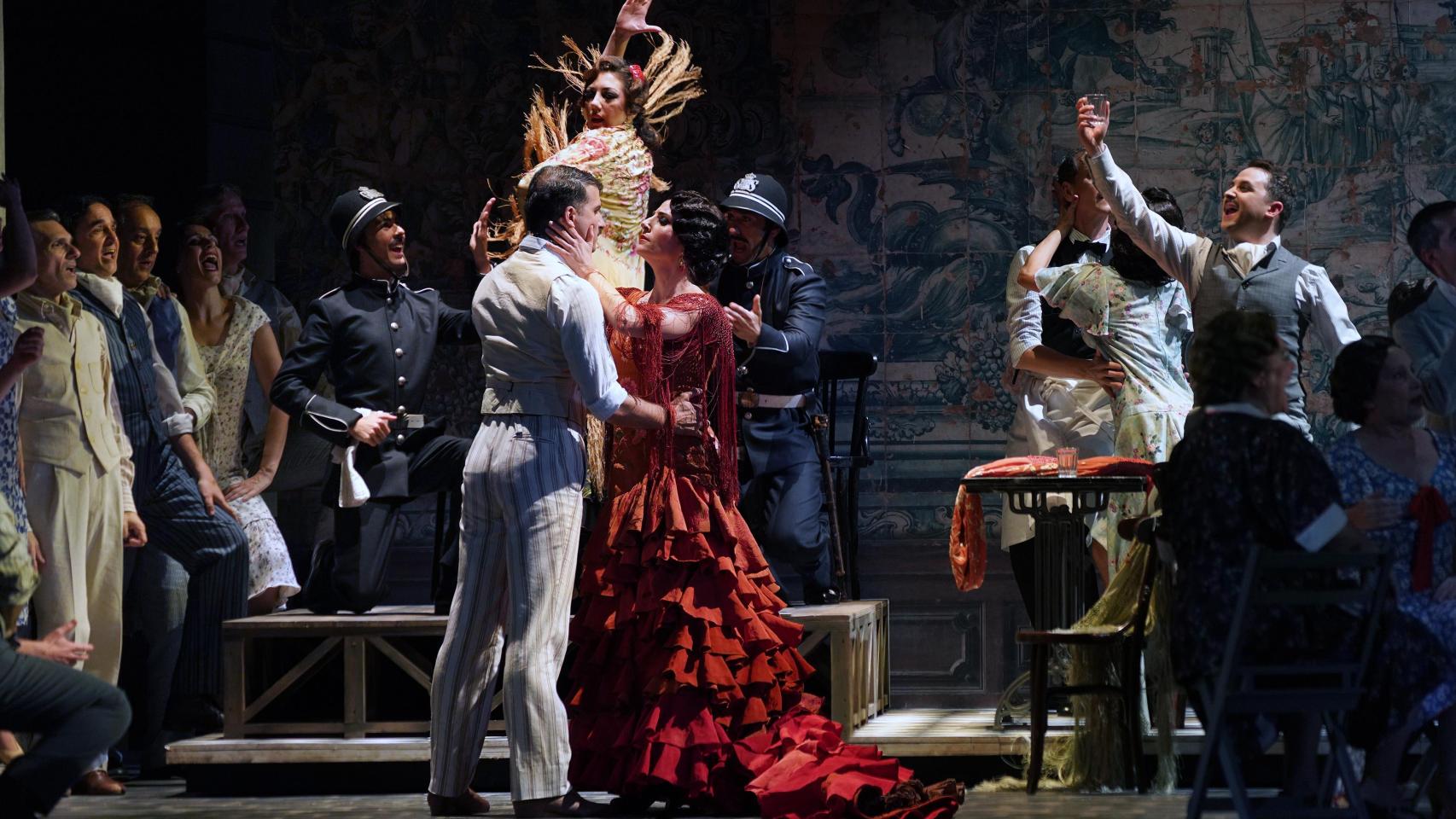 Una escena de 'La verbena de la Paloma', dirigida por Nuria Castejón. Foto: Elena del Real