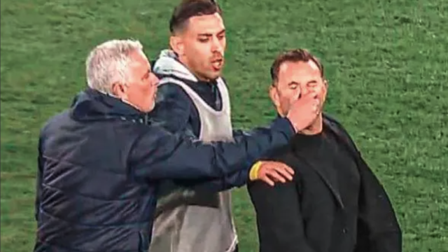 Mourinho tira de la nariz a Okan Buruk, entrenador del Galatasaray