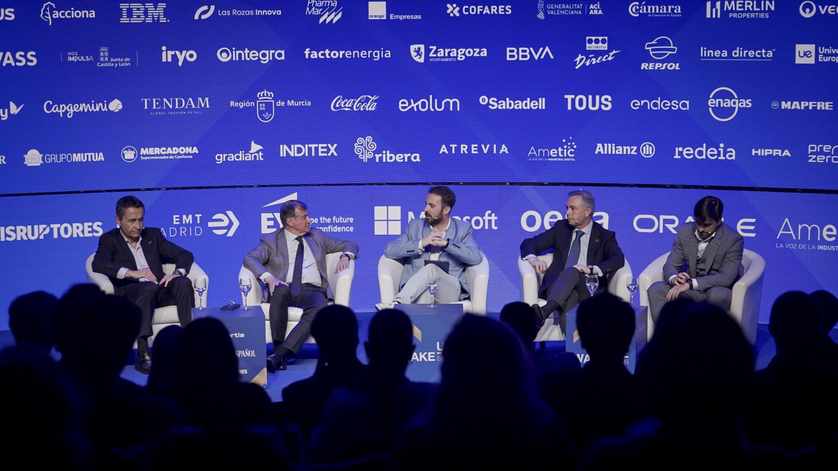 Un momento de la mesa redonda sobre productividad e IA, moderada por Alberto Iglesias Fraga, subdirector de DISRUPTORES.