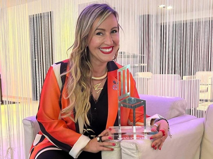 Mireia del Pozo, galardonada con el Premio Mundial de la Paz por la Igualdad.