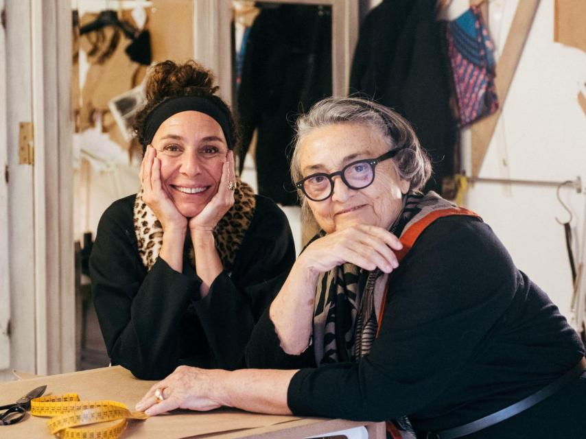 Madre e hija comparten su pasión por la moda y el diseño.