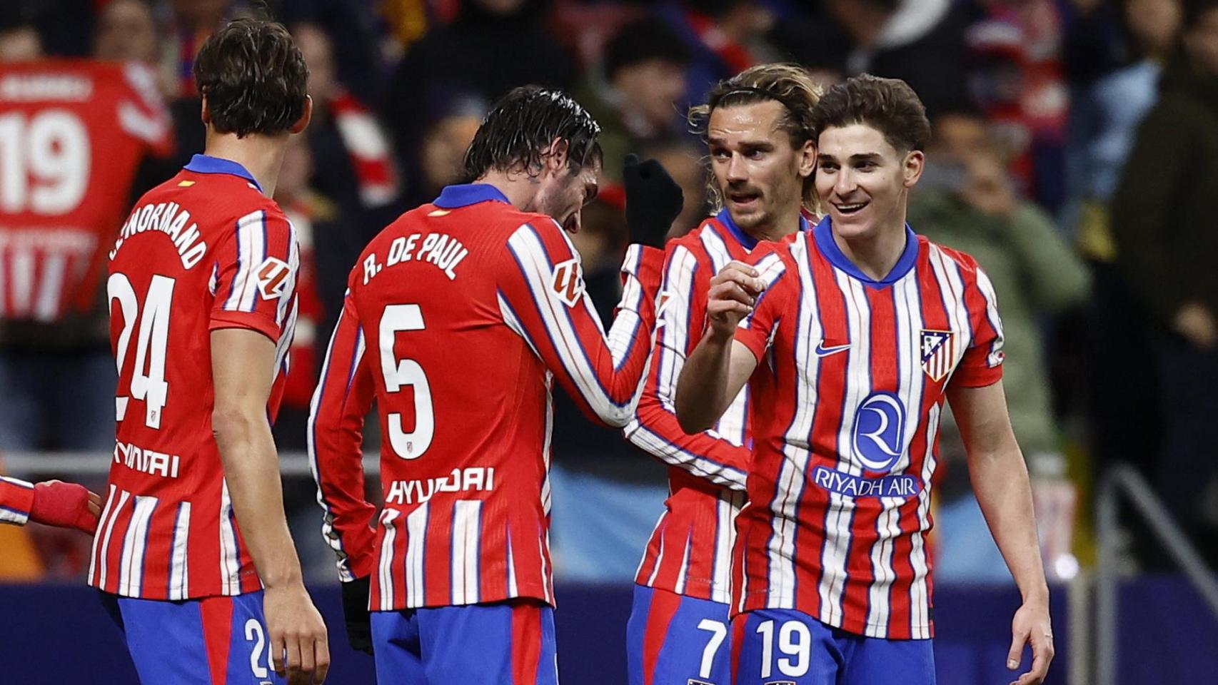 Los jugadores del Atlético de Madrid celebran un gol.