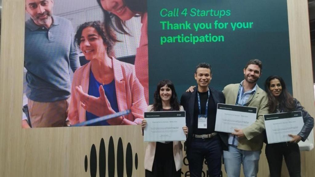 Foto de familia con los finalistas de Call for Startups.