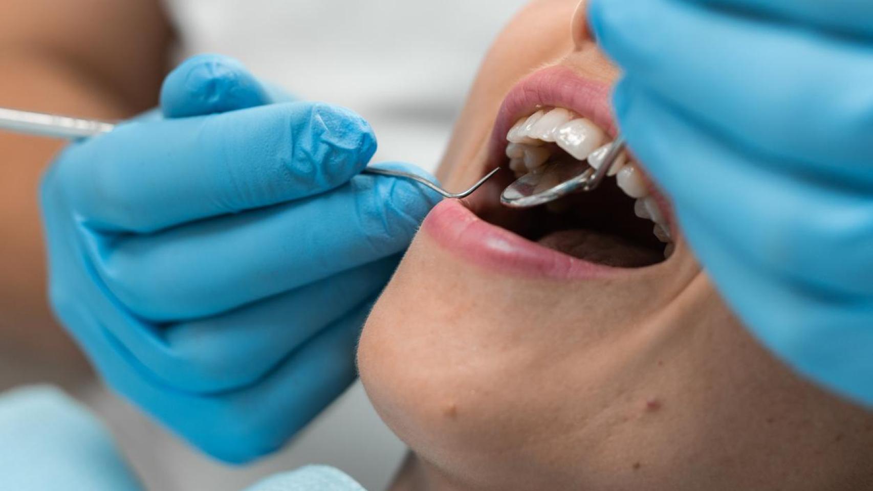 La mujer enfrenta diversos cargos que van desde fraude hasta ejercer sin licencia.