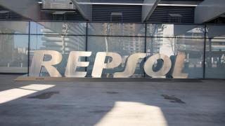 Repsol completa la mayor emisión de bonos en dólares de su historia por valor de 2.500 millones