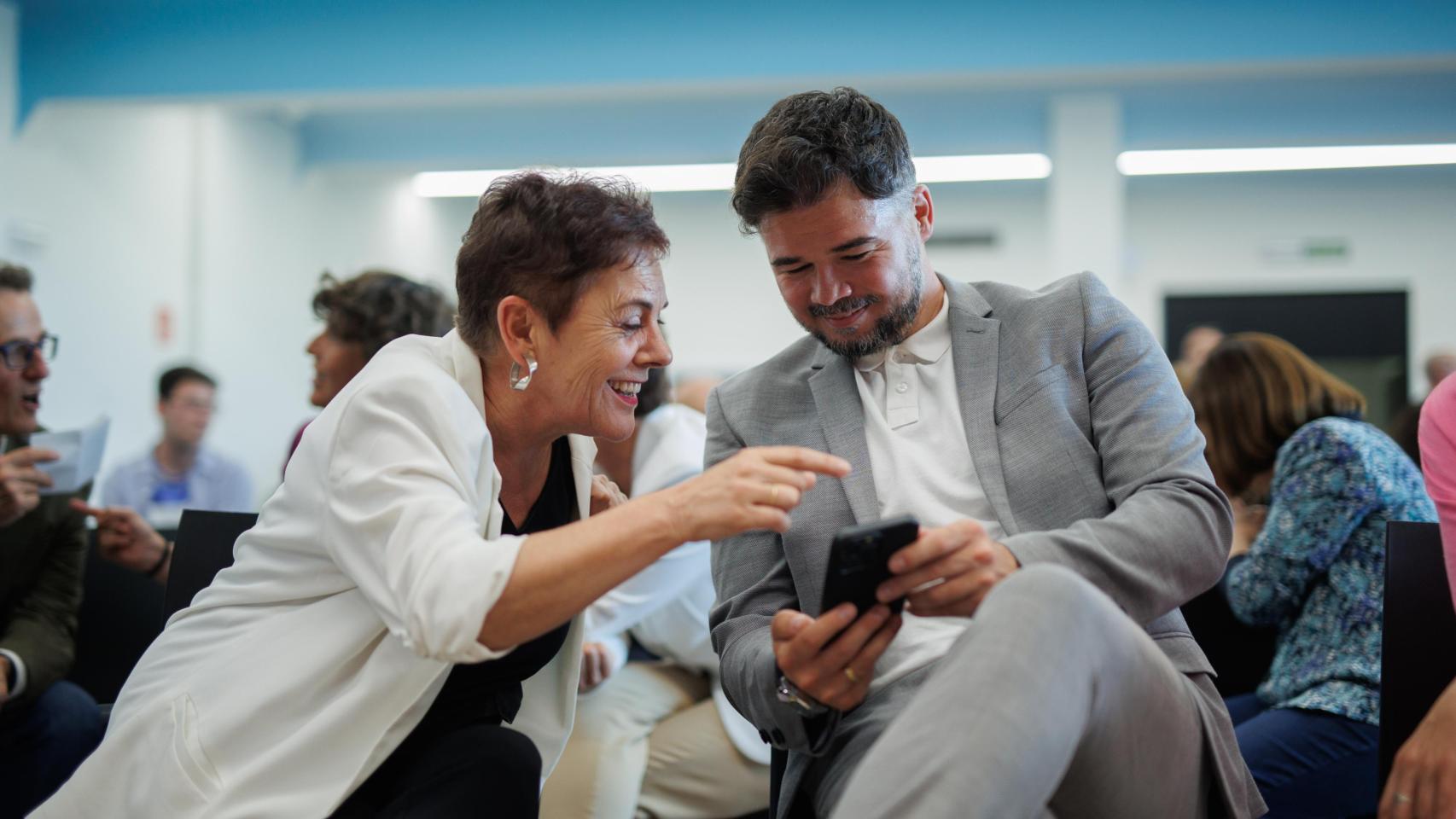 Los portavoces de Bildu y ERC, Mertxe Aizpurua y Gabriel Rufián, en un acto de 'Ahora Repúblicas'.