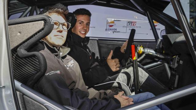 Alejandro Chacón junto a su copiloto Borja Rozada.