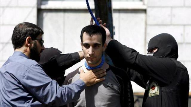 Imagen de la preparación de una ejecución pública en Irán.