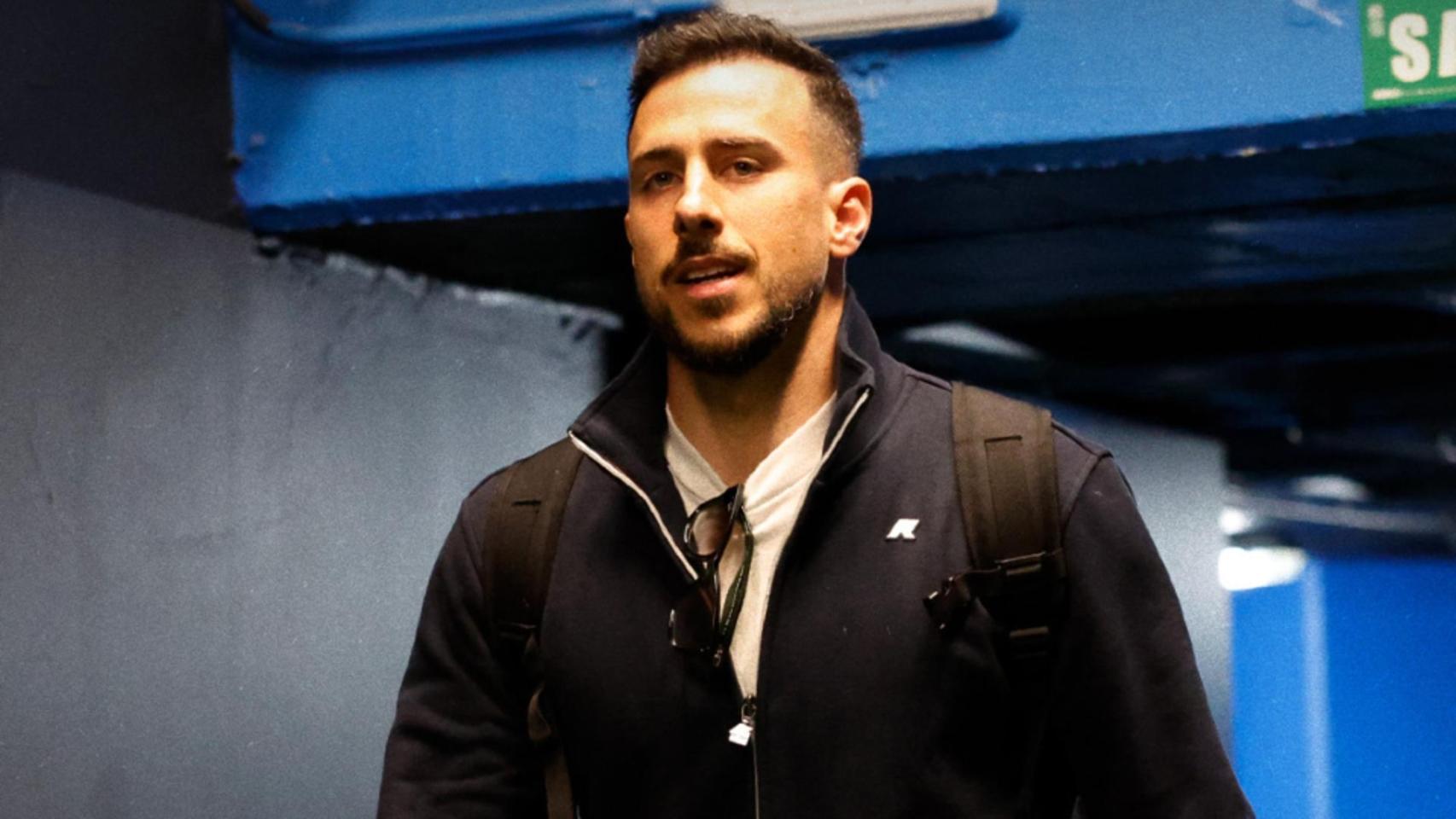 Helton Leite de camino a un partido.