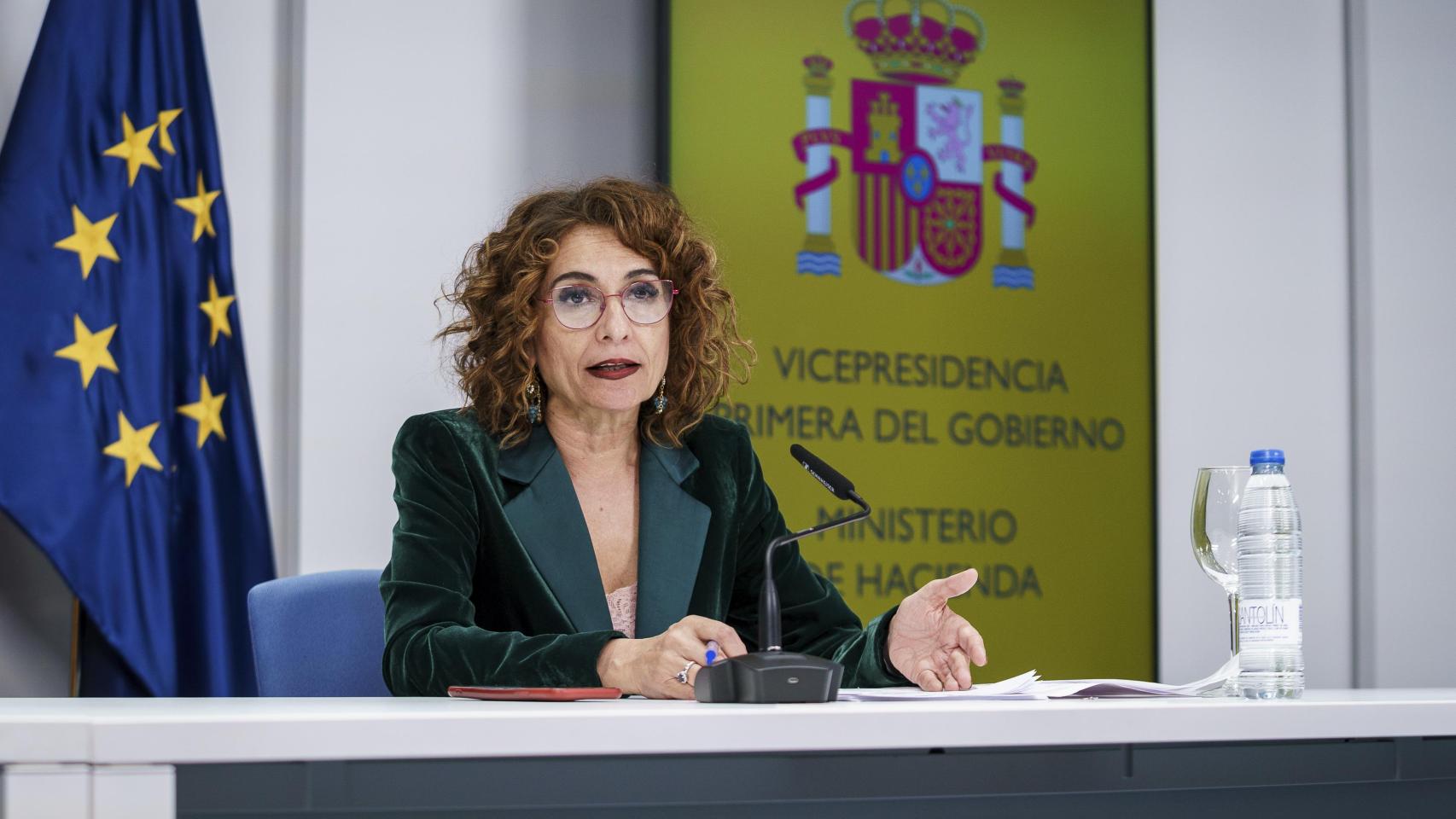La vicepresidenta primera del Gobierno y ministra de Hacienda, María Jesús Montero, durante una rueda de prensa.