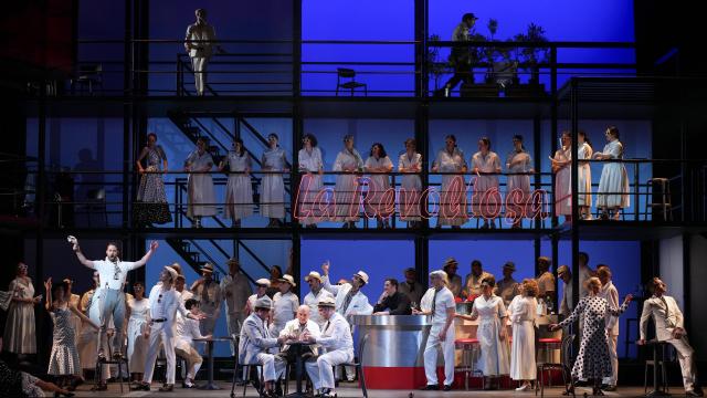 Una escena de 'La revoltosa' dirigida por Juan Echanove en el Teatro de la Zarzuela. Foto: Javier del Real