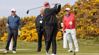Donald Trump jugando al golf. Foto: Steve Welsh / Pa Wire / Dpa