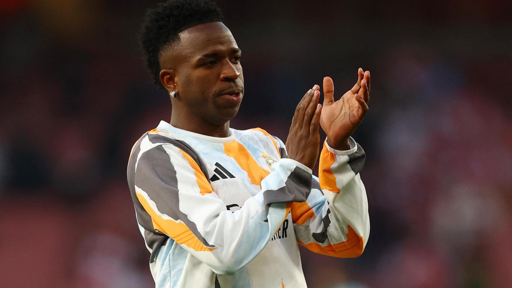 Vinicius, en el calentamiento.