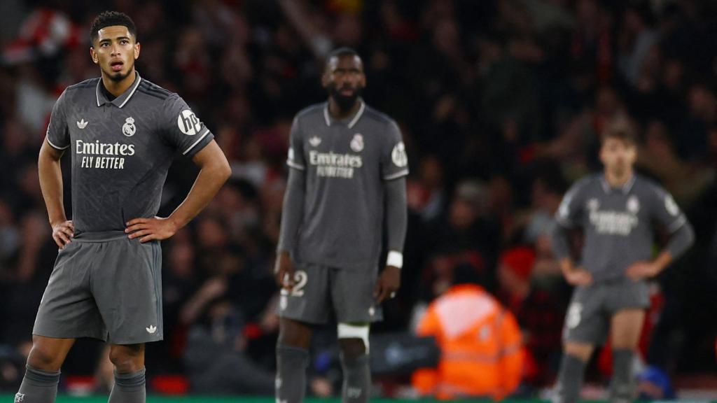 Los jugadores del Real Madrid tras el tercer gol del Arsenal