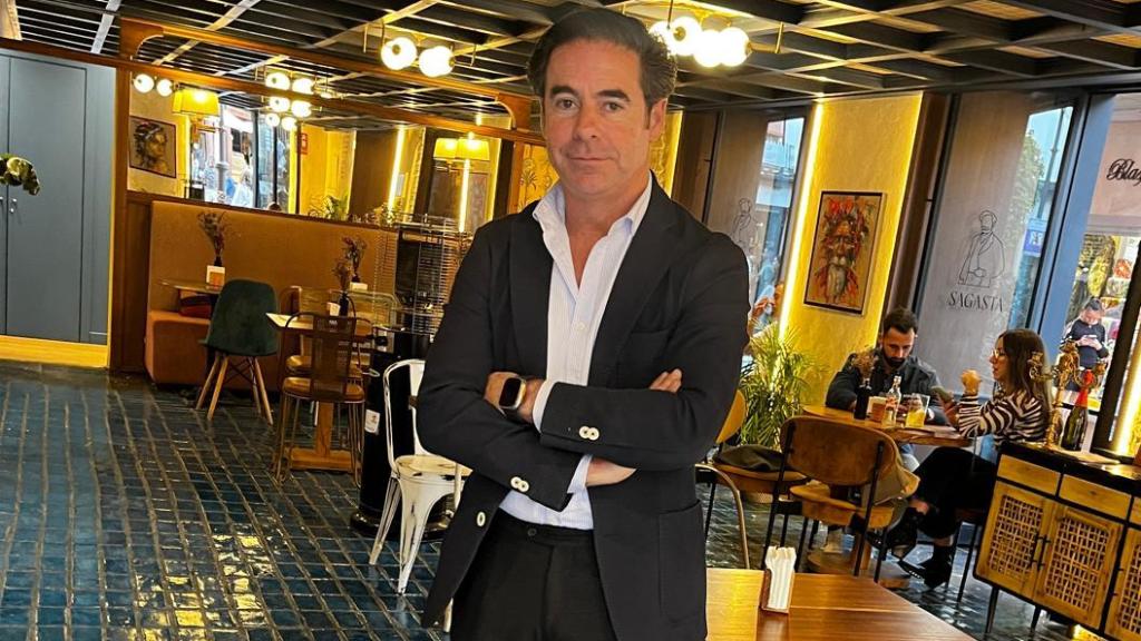 Además de hostelero es un gran cofrade.