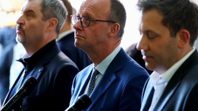 Los conservadores de la CDU y los socialdemócratas de Alemania reanudan las conversaciones de coalición en Berlín.