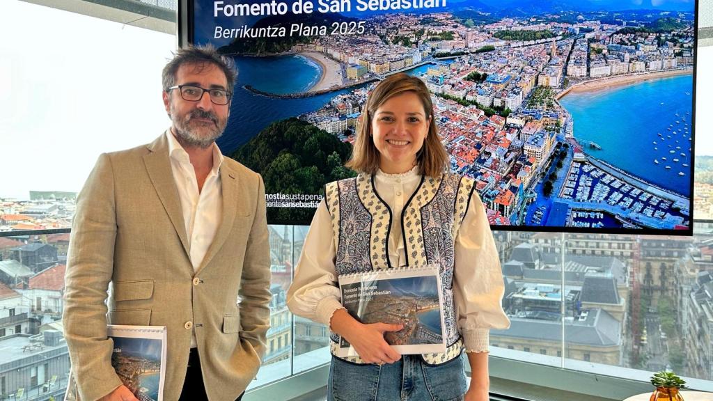 Ane Oyarbide, concejala de Economía y Empleo Local e Iñigo Olaizola, director gerente de Fomento de San Sebastián.