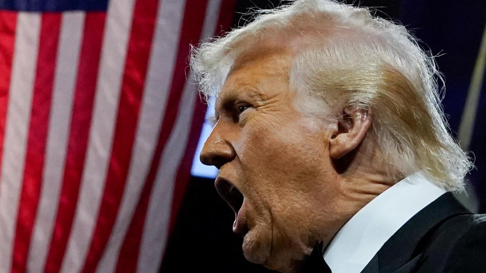 Donald Trump, ayer, durante la cena del Comité Nacional Republicano.