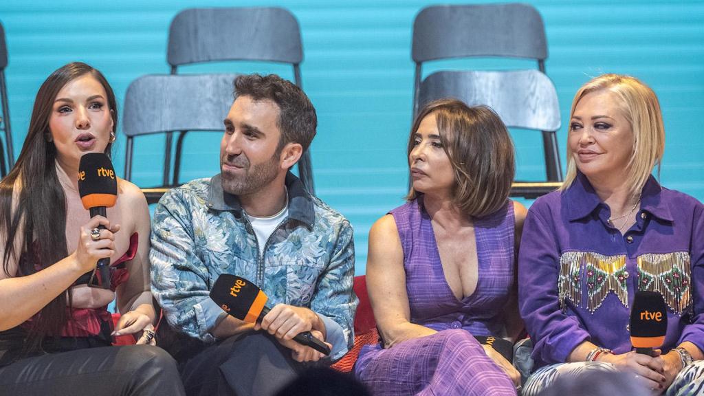 Los presentadores de 'La familia de la tele'.