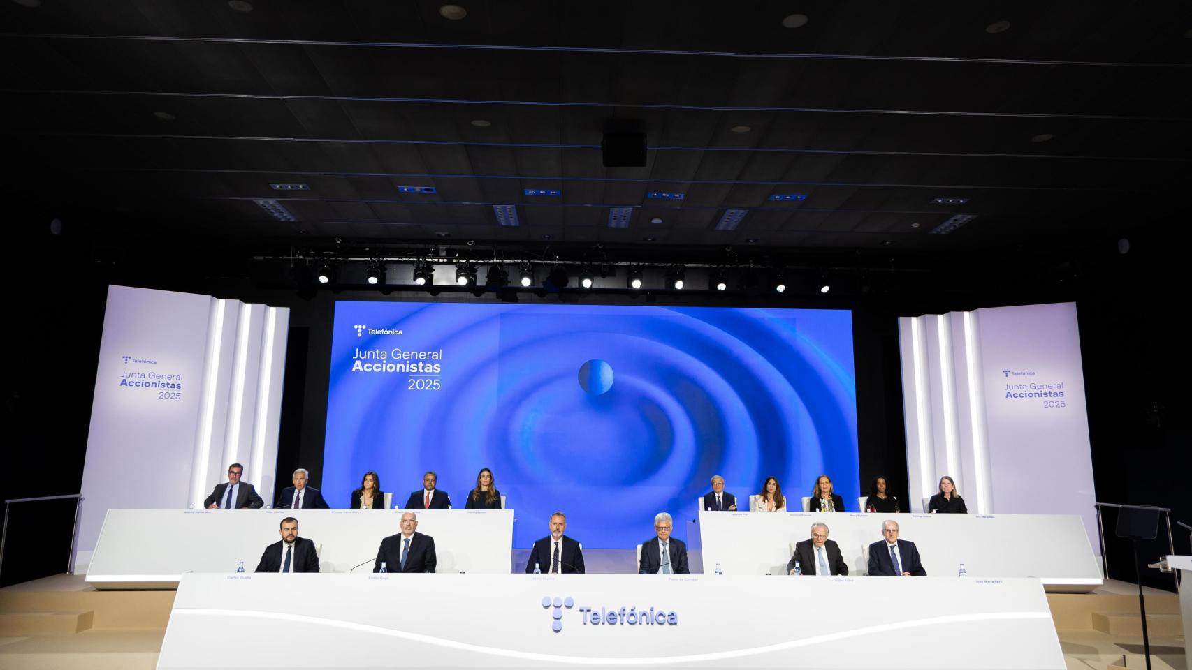 Los miembros del consejo de administración de Telefónica en la junta general de accionistas de 2025.