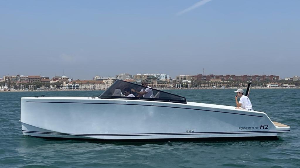 El prototipo de barco propulsado con hidrógeno de Dhamma Blue