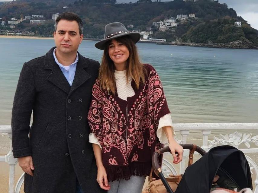 Isabel Jiménez y Álex Cruz, posando en sus redes sociales.