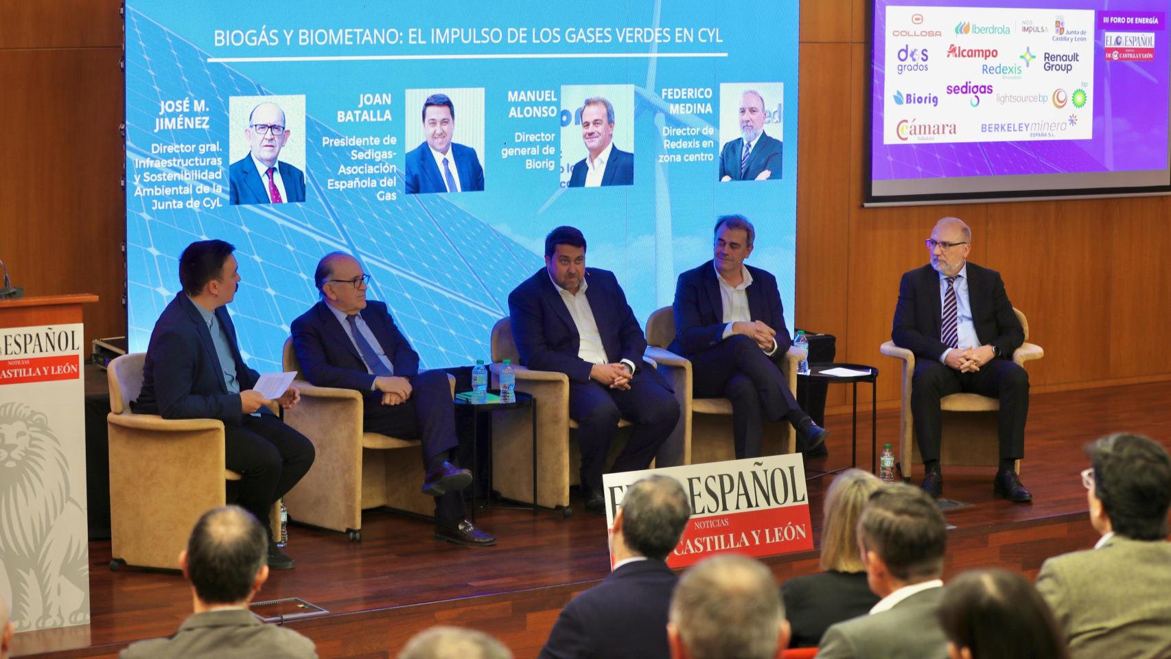 El director general de Infraestructuras y Sostenibilidad Ambiental de la Junta de Castilla y León, José Manuel Jiménez, el presidente de Sedigas-Asociación Española del Gas, Joan Batalla, el director general de Biorig, Manuel Alonso, y el director de Redexis en zona centro, Federico Medina